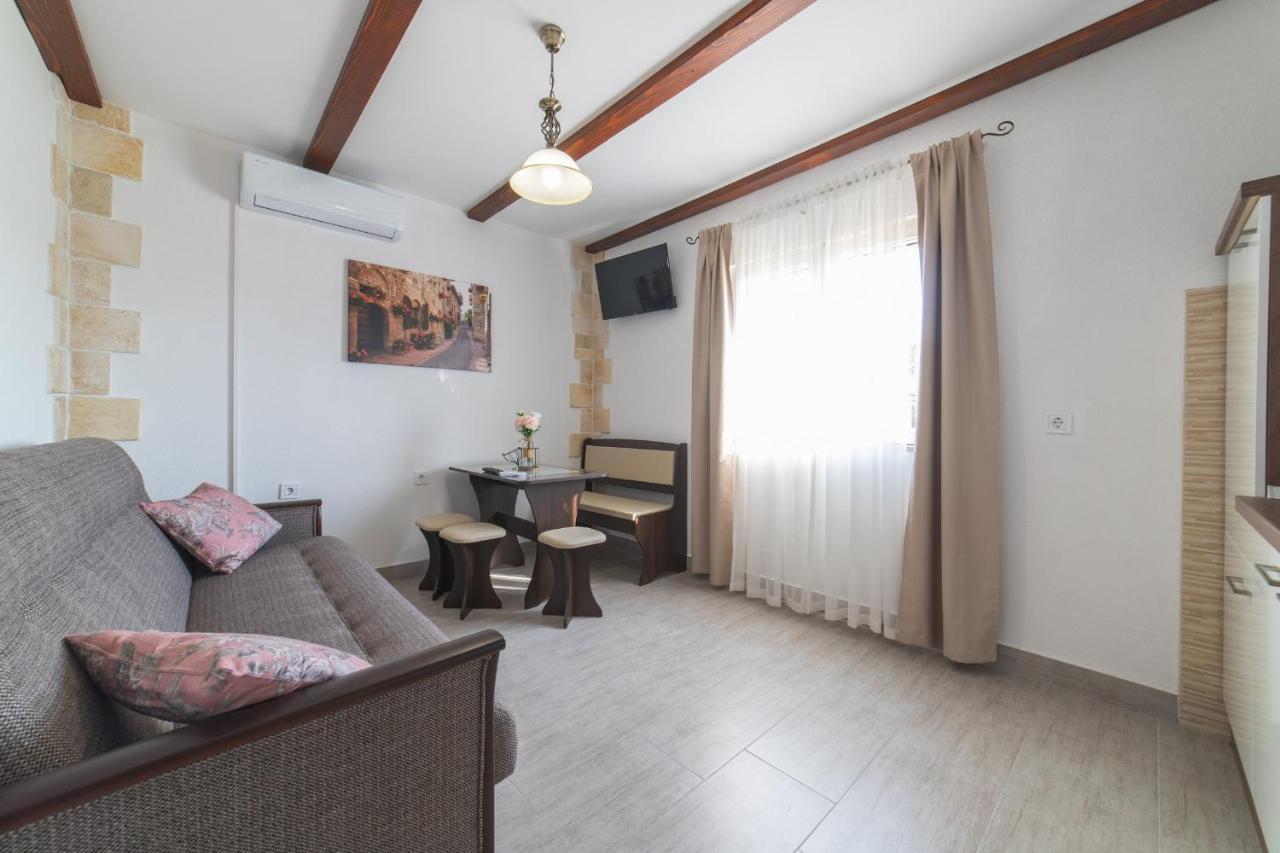Holiday Home Sego With Private Pool Veliki Brocanac Extérieur photo